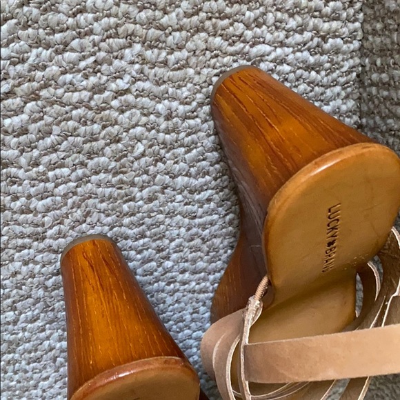 Let’s meet up at the roof top eatery! Lucky Brand - Picture 6 of 9